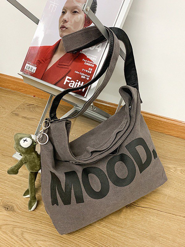 Bolso de hombro vintage con detalle de colgante-3