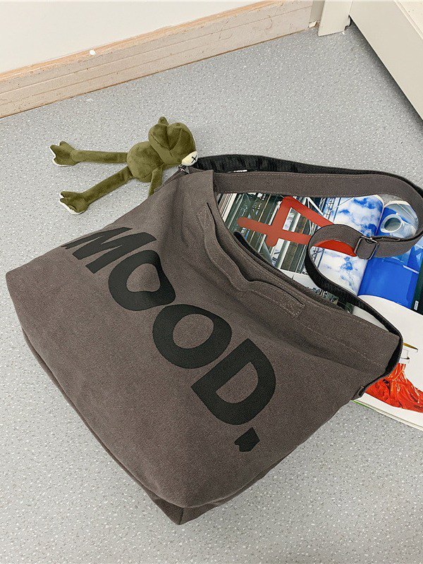 Bolso de hombro vintage con detalle de colgante-2