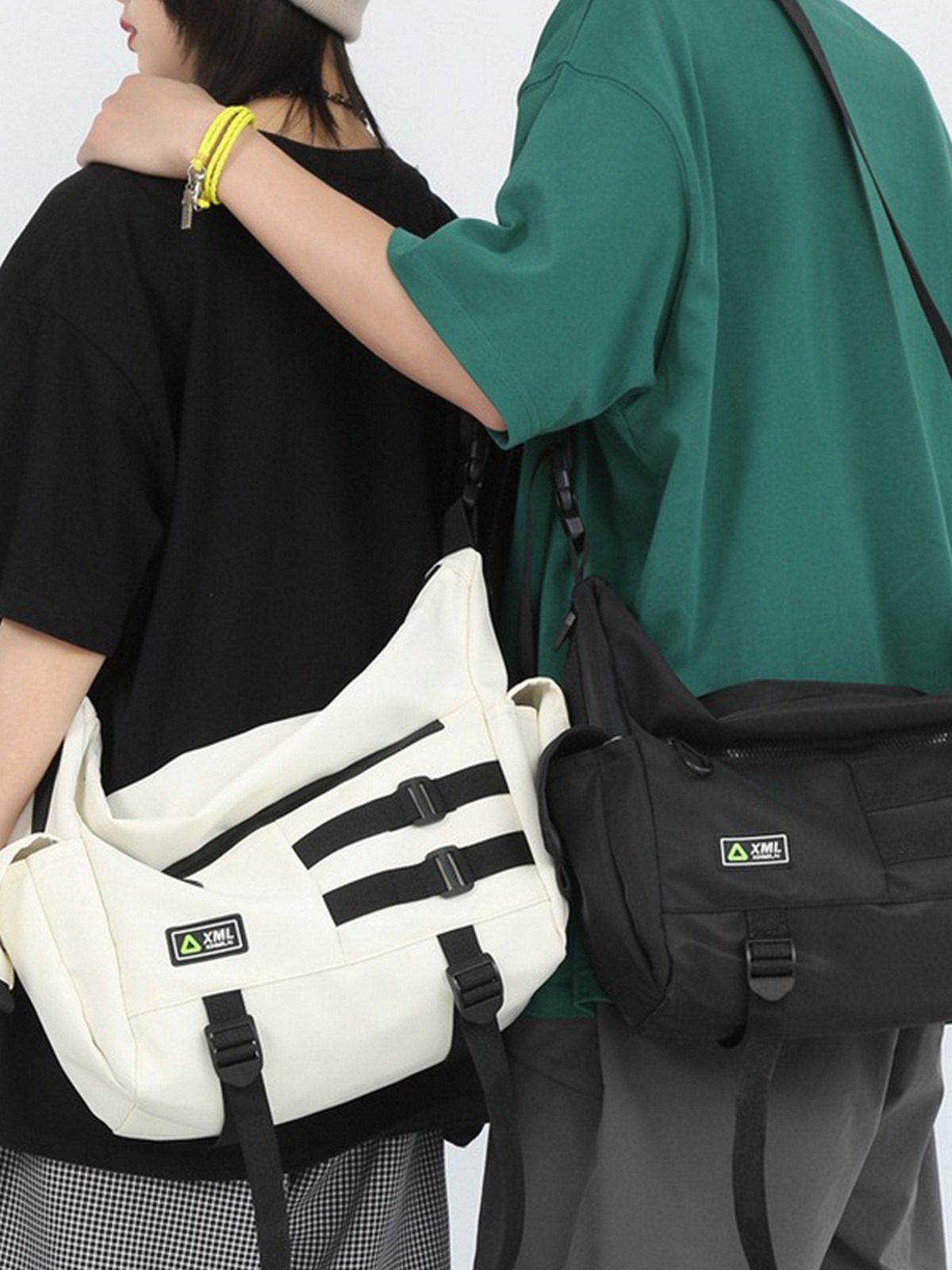 Bolso bandolera grande de nailon con correa con hebilla-3